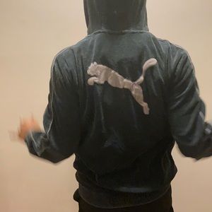 Unisex kids large Puma sweater